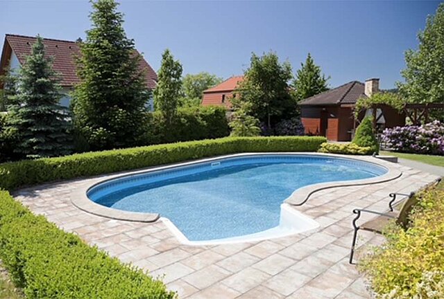 Pool im Garten