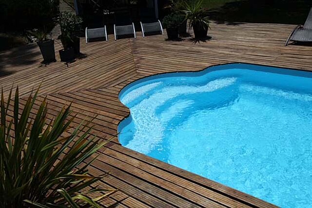 Pool mit Einstieg